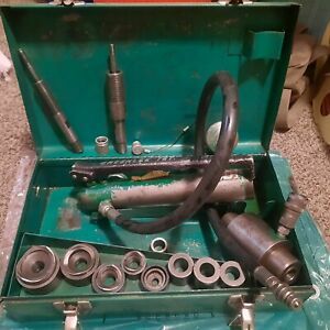 Greenlee Model 767 Hand Pump &amp; Hydraulic Knockout Punch Driver