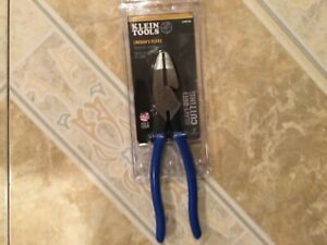 Klein Tools D2000-9NE 9&#034; Lineman’s Pliers, Heavy-Duty Cutting, High Leverage