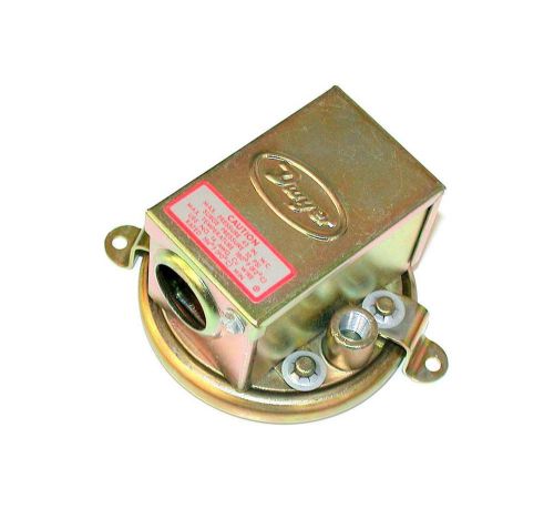 New dwyer differential pressure switch 15 amp model 191010 for sale