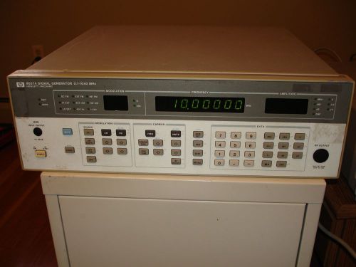 HP 8657A Synthesized Signal Generator
