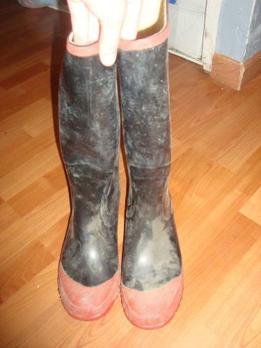 A Rubber boots Steel Shank size 9 (S)