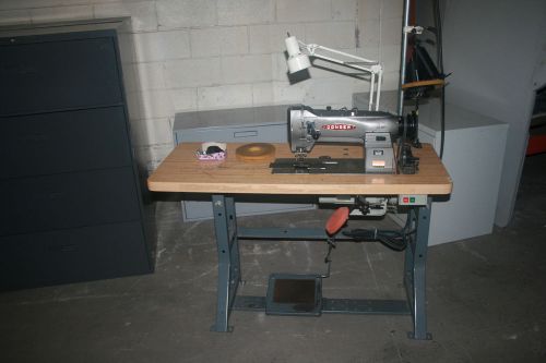 Consew 322 industrial sewing machine, foot petal control, lamp,table mounted for sale
