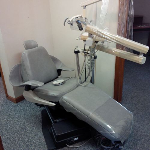 Healthco Celebrity dental chair and unit with light