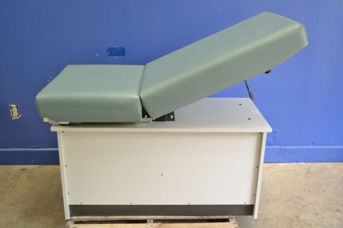WOODEN EXAM TABLE  A3R