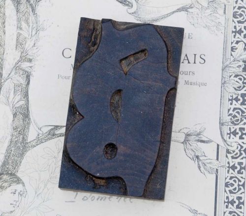 letter: ss  blackletter wood type 3.54&#034; woodtype font letterpress printing block