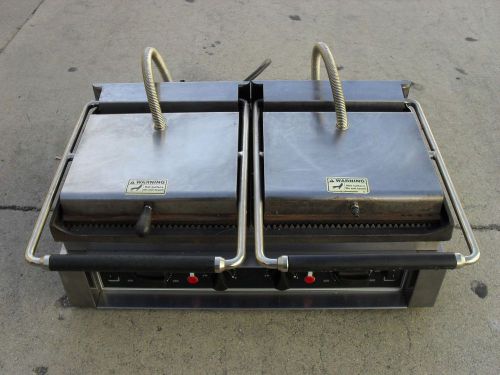 Hobart HCG2-1 Grooved Top &amp; Bottom Panini Sandwich Grill Size 21&#034; x 9 1/2&#034;