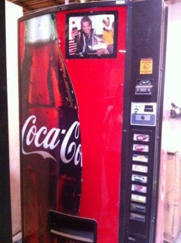 COCA COLA / DRINK / SODA VENDING MACHINE - WORKS FINE