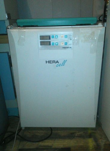 KENDRO  HERAEUS HERA CELL CO2 INCUBATOR FOR LAB  BUYER ARRANGES FREIGHT