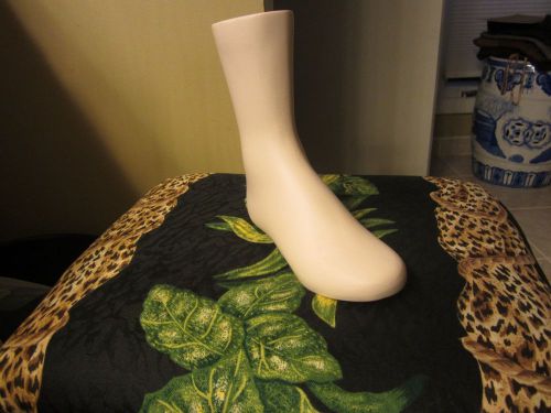 Mannequin Magnetic Foot 8&#034; tall