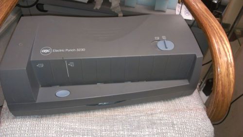 GBC 3230 Electric Paper Hole Punch