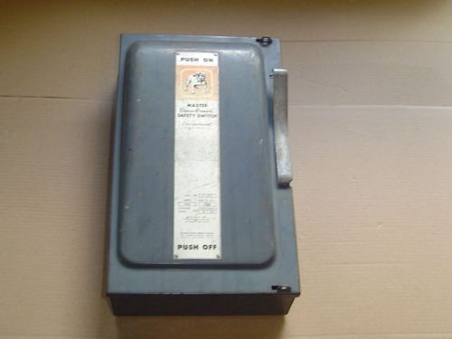 Bulldog 100 amp f-323 vacu-break safety switch 3 fuse electric 3 phase untested for sale
