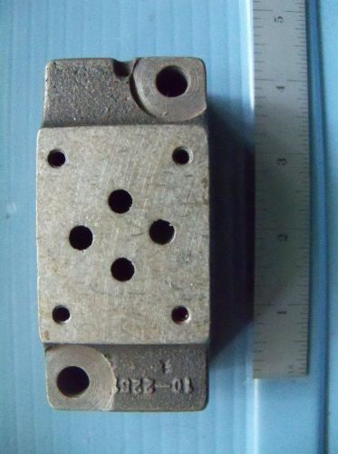 Hydraulic Directional Control Selector Valve Sub Plate bottom port D01 old style