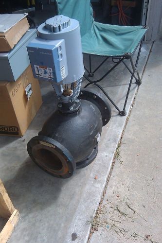 Siemens 599-06164  cast iron 6&#034;  3 way valve and skc62u actuator used for sale
