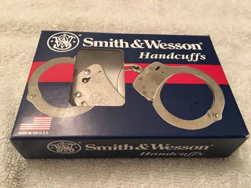 SMITH AND WESSON NICKEL HANDCUFFS 2 KEYS MODEL 100-1 WITH DUTY BELT CUFF CASE