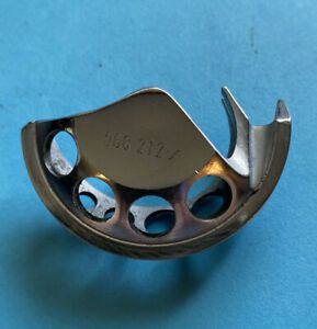 *USED* 560212-SINGER-SHUTTLE HOOK-FOR SEWING MACHINES *FREE SHIPPING*