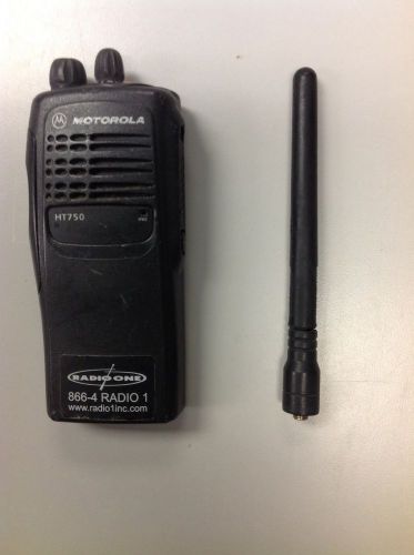 Motorola HT750 HT 750 VHF 136-174 5 watt 16 ch Radio w/antenna AAH25KDC9AA2AN