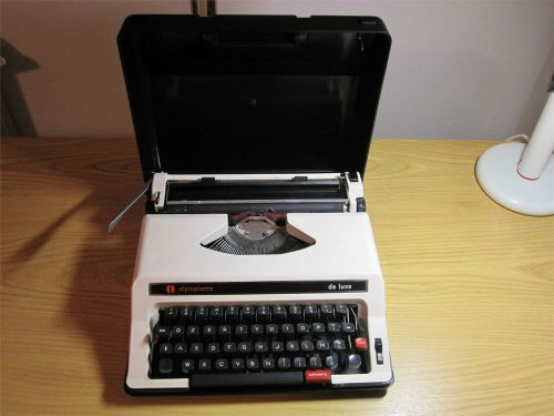 OLYMPIETTE DE LUXE Macchina da scrivere/Machine a ecrire/Typewriter