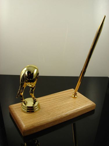 Oak wood gold tone horses butt trophy pen desk set accessory new for sale