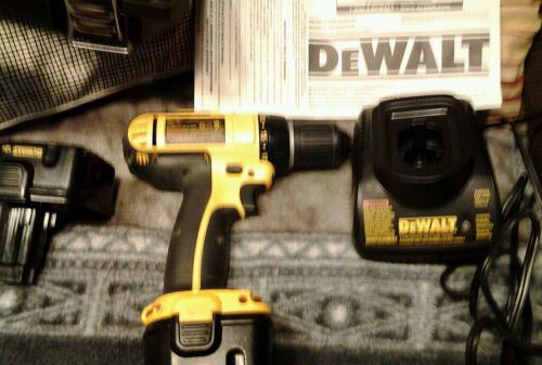 Dewalt cordless drill with two batteries and batterie charger all in nice dewalt