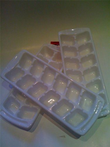 *New  Pack Refrigerator Classic Style (3) Ice Cubes Maker Trays Freezer Kitchen