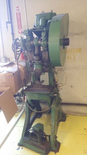 WALSH 20 TON PUNCH PRESS WITH DUAL PALM BUTTONS