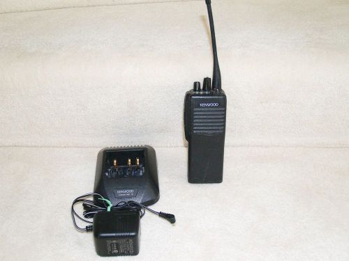 Kenwood TK-390 UHF Portable with charger FCC ID ALH21903110