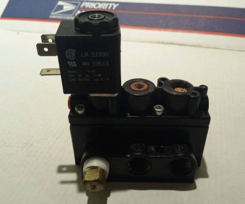Aro a212ss-120-a3. a0190 pneumatic solenoid valve 120vac 1/4npt ports ex cond for sale