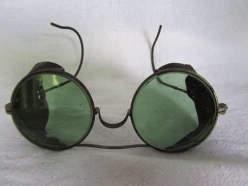 VINT GREEN SAFETY GOGGLES EYE GLASSES -LEATHER SIDE GUARDS- MOTORCYCLE --VG