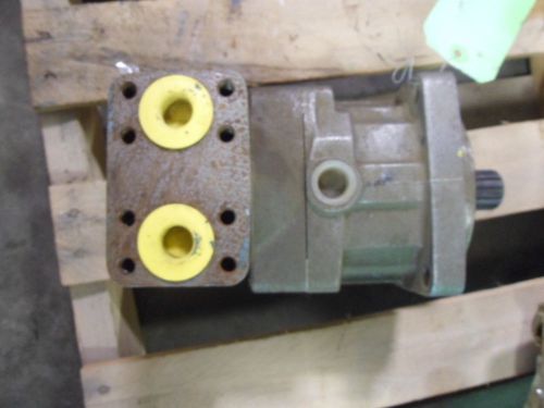 PARKER HYDRAULIC SCREW MOTOR #68126J TYPE:3799532 14 SPLINE SHAFT NEW