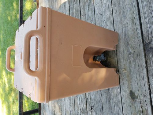 Cambro 1000LCD157 Camtainer 11.75 Gallon Tan Insulated Beverage Dispenser