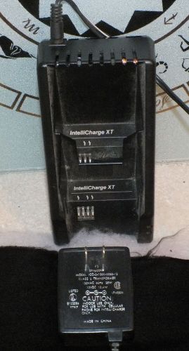 IntelliCharge XT Model SPN5262C Motorola Radio Charger w/AC Power Supply