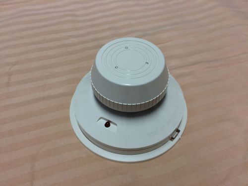 System Sensor Model 1400 Ionization type smoke detectors (excellent condition)