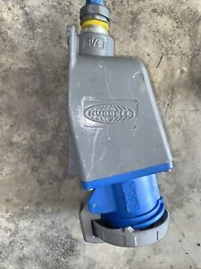 HUBBELL 460R9W 60A 4 SOCKET RECEPTACLE C/W CAST METAL WALL MOUNT HOUSING
