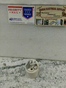 Leviton Medium Base Keyless Porcelain Lamp Holder  Light Socket 250V 600 (#20EB1