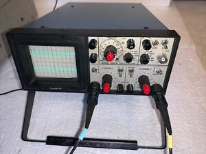 VU-DATA CORP. PORTABLE OSCILLOSCOPE  SERIES PS-940 GOOD WORKING WITH TWO PROBES.