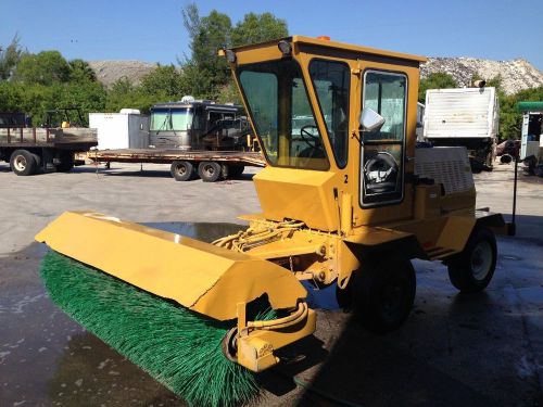 1999 Challenger Self Propelled Broom Ride on Sweeper