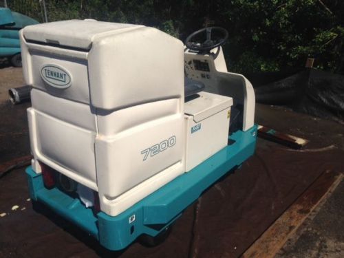 Tennant 7200 Rider Floor Scrubber - FREE SHIPPING AND CASE OF DETERGENT