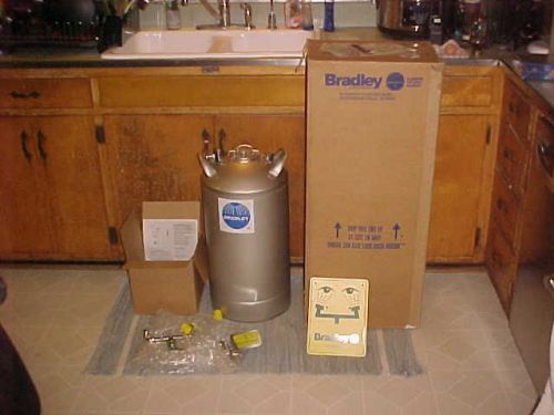 BRAND NEW BRADLEY EMERGENCY PORTABLE EYE WASH STATION S19-690GR NEW!!