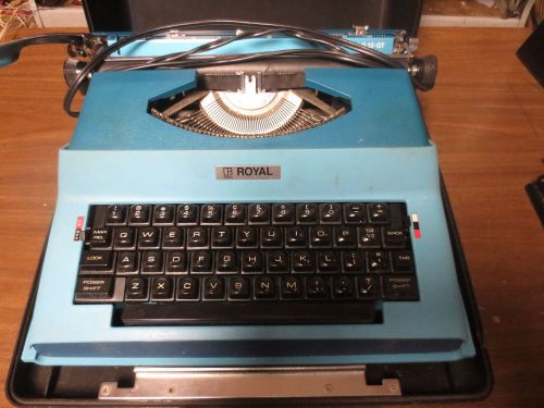 Vintage 60&#039;s Royal Apollo 12-GT Blue Typewriter with Case