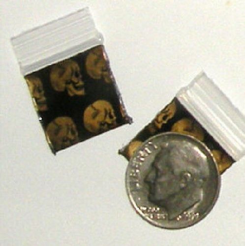 100 Mini Ziplock Bags Golden Skulls 0.63 x 0.63 inch 5858 Apple