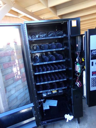 Reliable snack vending machine (Polyvend Vendor 32)