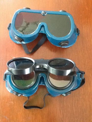 Auto darkening welding goggles set of two- fixed and flip up lenses