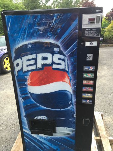 PEPSI SIX CAN SODA VENDING  MACHINE FULLY TESTED/ MADE BY VENDO/ FREE LOADING/