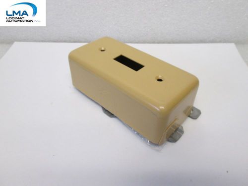 WIREMOLD C57240 SWITCH RECEPTACLE BOX BASE IVORY *** NEW