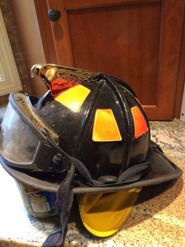 Cairns 1010 firefighter Helmet