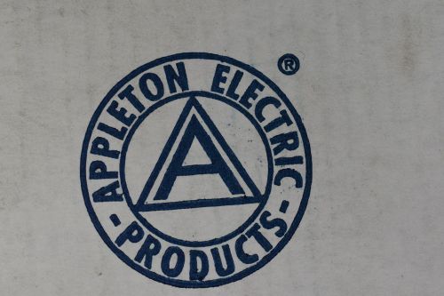 Appleton electric products 1 1/2” lr 57 grayloy fm7 conduit body for sale