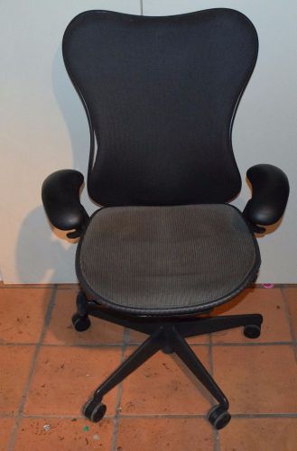 HERMAN MILLER MIRRA ADJUSTABLE CHAIR BLACK BACK (Y4)