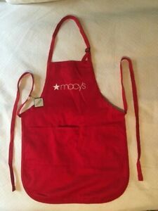 MACYS CLASSIC RED APRON WITH FRONT POCKETS [NEW]
