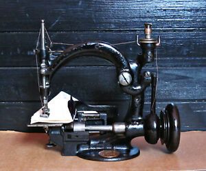 Willcox &amp; Gibbs Straw Braid chain stitch hat machine with cloth plate