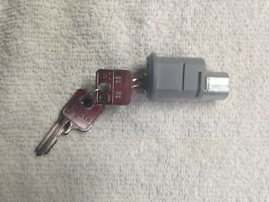 Lista key lock, 2 keys, works. Free shipping.